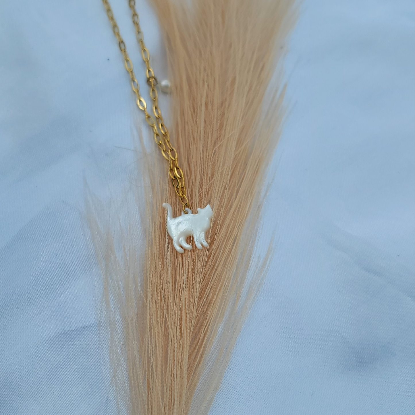 El Gato Blanco Necklace